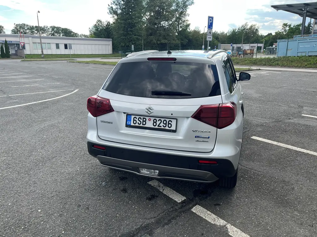 Suzuki Vitara 4x4 Panorama 54 tis. km 2022 - fotka 4