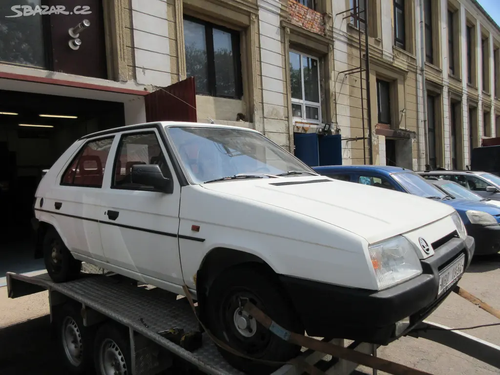 ŠKODA FAVORIT 135 - fotka 2
