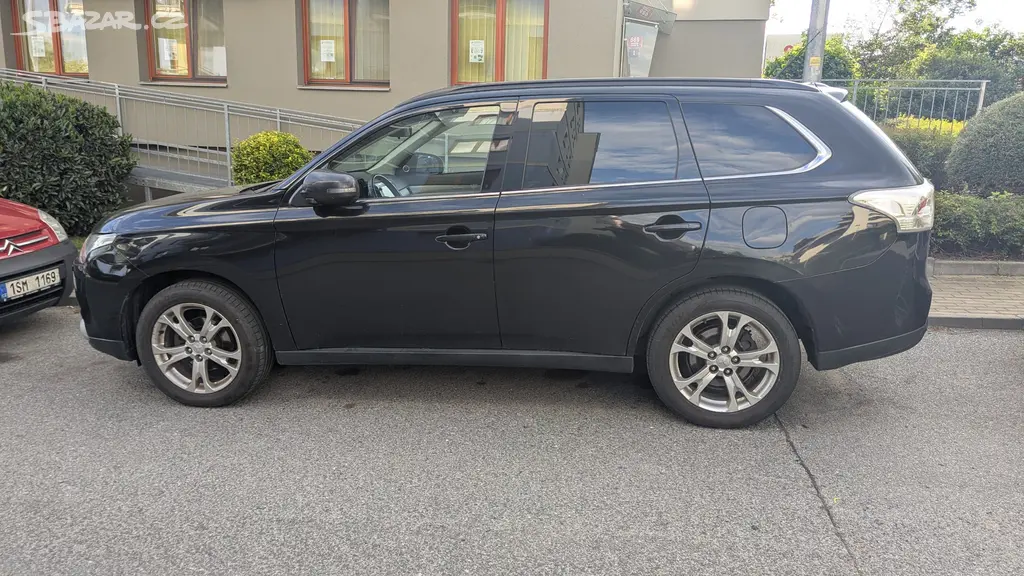Mitsubishi Outlander 4x4 diesel 2,2,manuál, 7míst