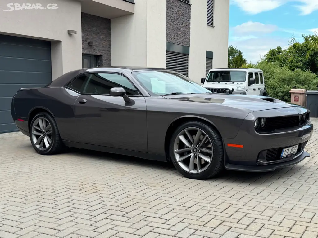 Dodge Challenger R/T 5.7 HEMI V8 375 HP, 2021 - fotka 2