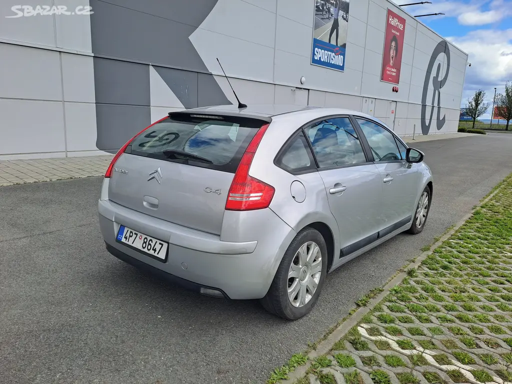 Citroën C4, 1.4i ČR 2.MAJ PĚKNÉ,SPOLEHLIVÉ - fotka 6