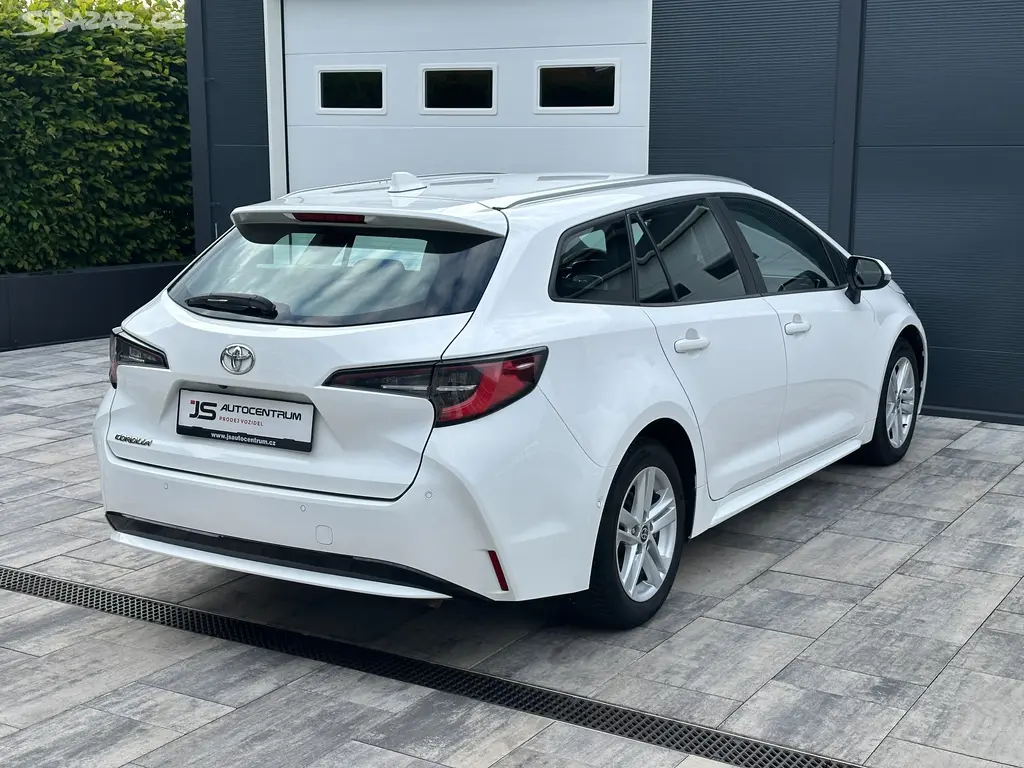 Toyota Corolla T.S. 1.2i Turbo 115PS Comfort - fotka 4