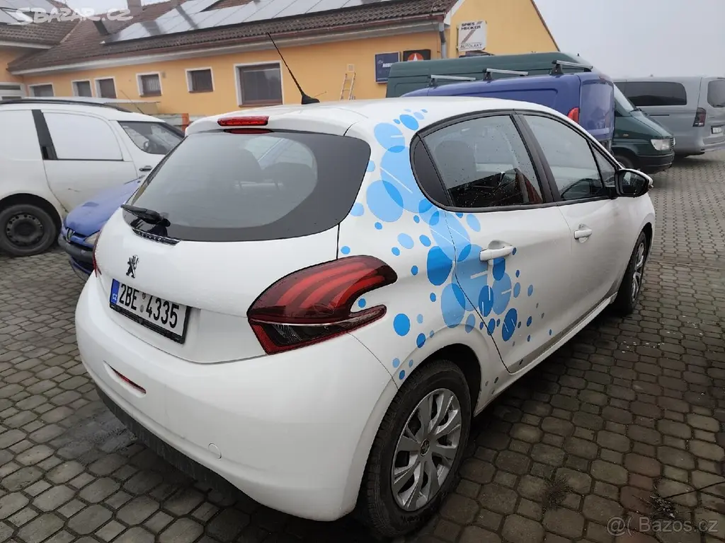 PEUGEOT 208 1,2i r.v.2019 - fotka 3