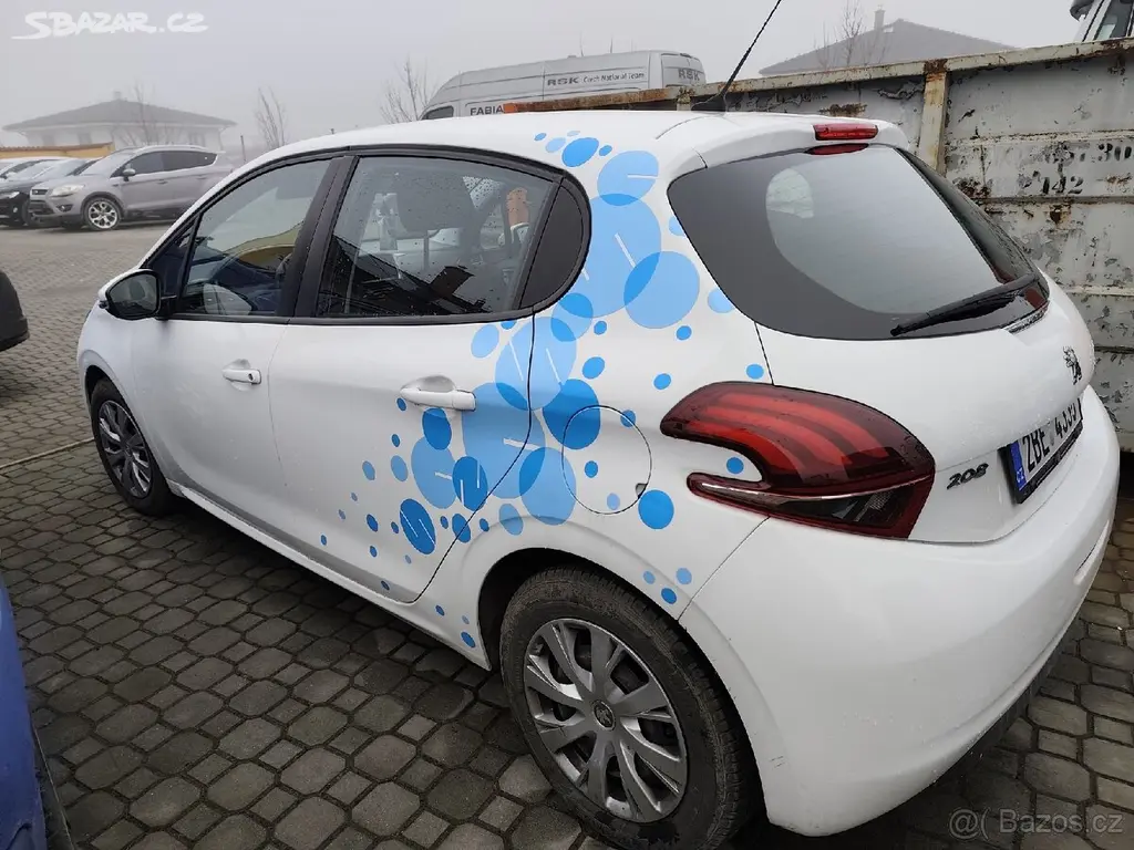 PEUGEOT 208 1,2i r.v.2019 - fotka 4