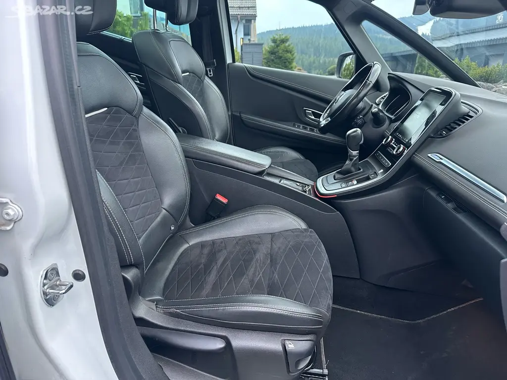 Renault grand scenik 2022, 1.3i, automat, 7 mist. - fotka 5