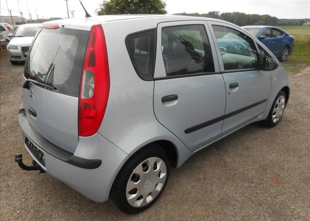 Mitsubishi Colt 1,3 i 16V 70 kW SERVISKA benzín - fotka 4