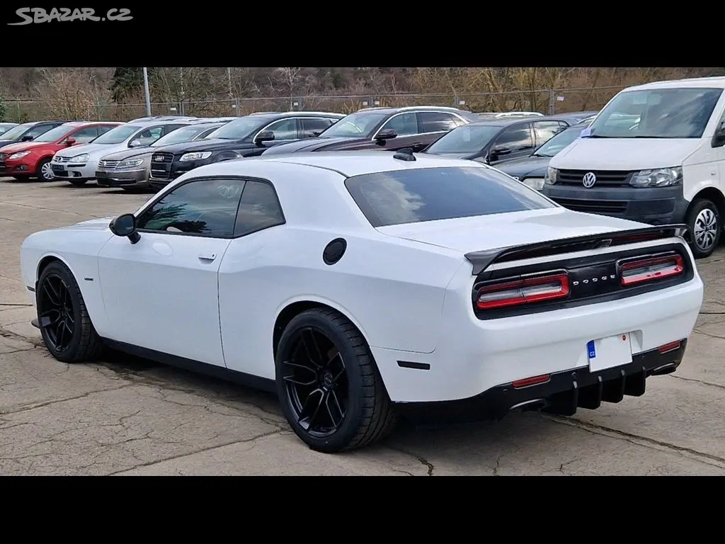Dodge Challenger, 5.7L V8 Hemi/Shaker/kůže/375 P - fotka 4