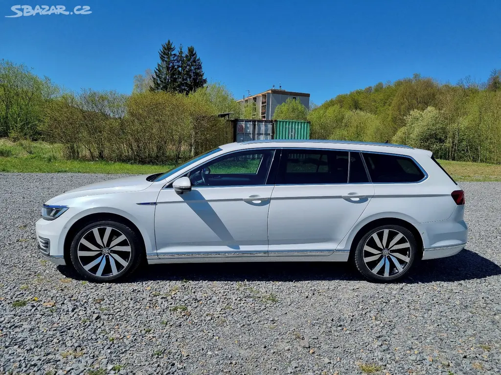 Volkswagen Passat GTE - fotka 5