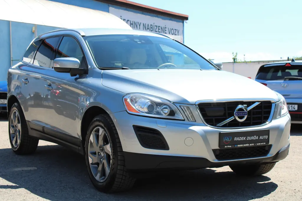 Volvo XC60 2,4 D4 ČR,A/T,4x4,OCEAN RACE,2012 - fotka 3
