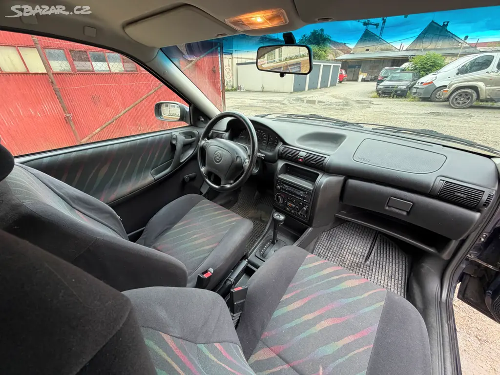 Opel Astra 1.6i AUTOMAT - fotka 6