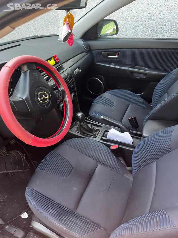 Mazda 3 hatchback 1.6 diesel 77kW r.v.2006 - fotka 4