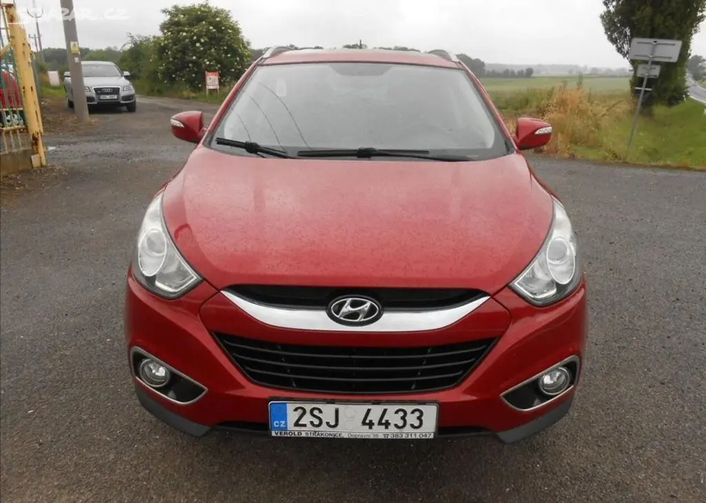 Hyundai ix35 2,0 100 kW CZ Serviska 4 x 4 nafta - fotka 4