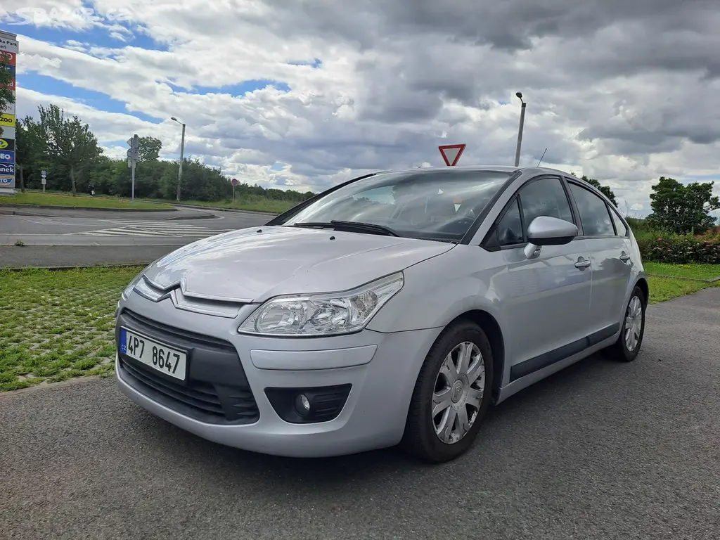 Citroën C4, 1.4i ČR 2.MAJ PĚKNÉ,SPOLEHLIVÉ - fotka 3