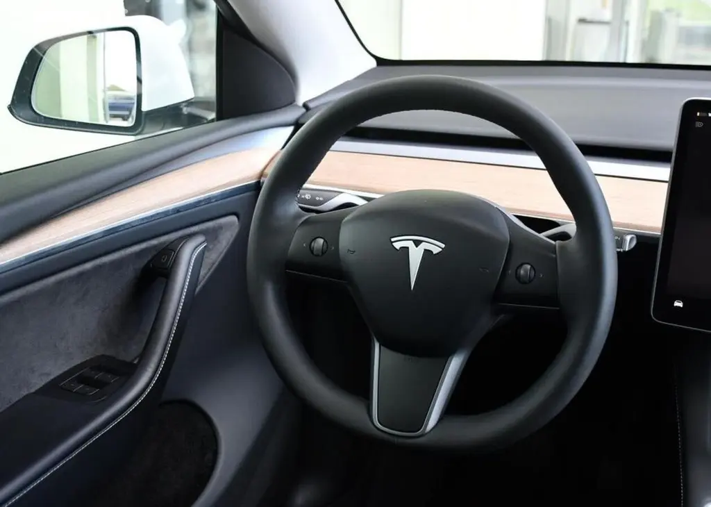 Tesla Model Y LONG RANGE DUAL MOTOR AWD - fotka 5