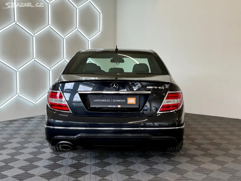 Mercedes-Benz Třídy C, 180i - fotka 6