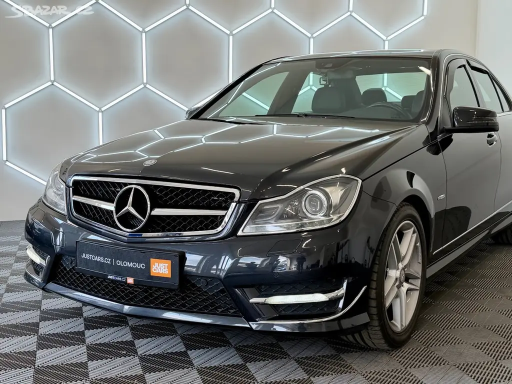 Mercedes-Benz Třídy C, 180i - fotka 4