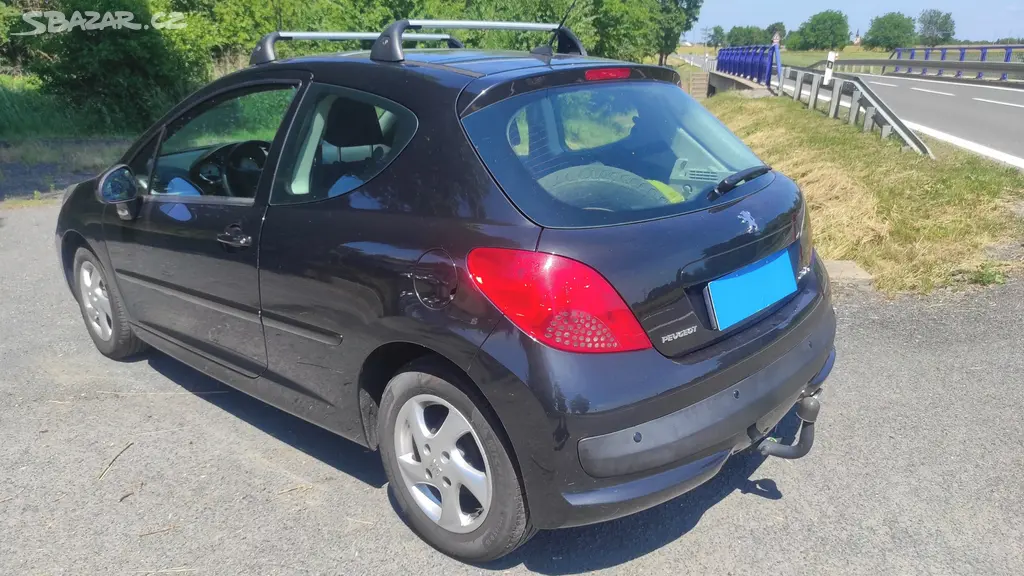 Peugeot 207 1,4 VTi benzín - fotka 4