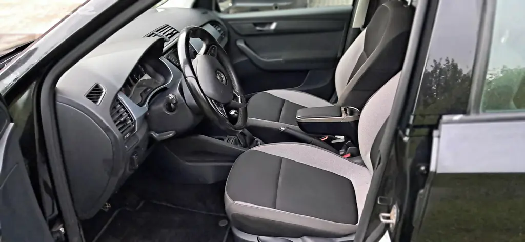 FABIA III Combi 2018,130oookm,70 kW jako Octavia - fotka 2