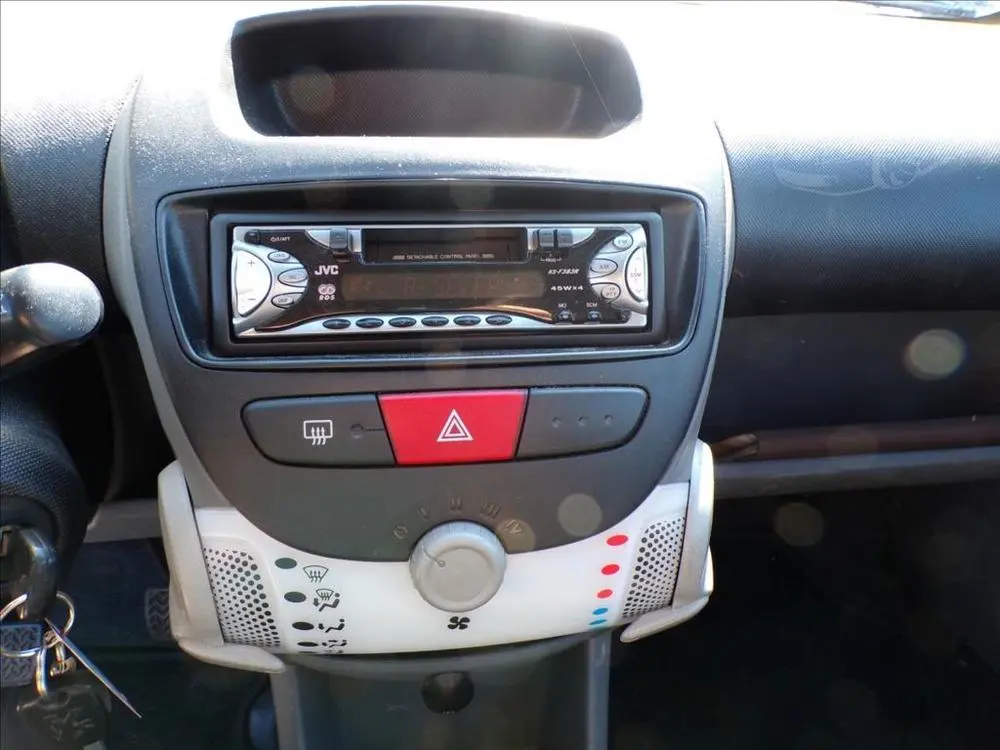 Peugeot 107 1,0 i POSILOVAČ ŘÍZENÍ - fotka 6