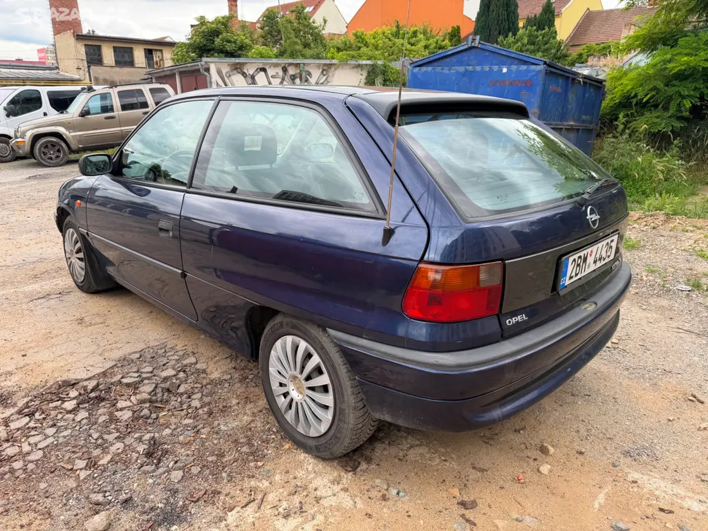 Opel Astra 1.6i AUTOMAT - fotka 3