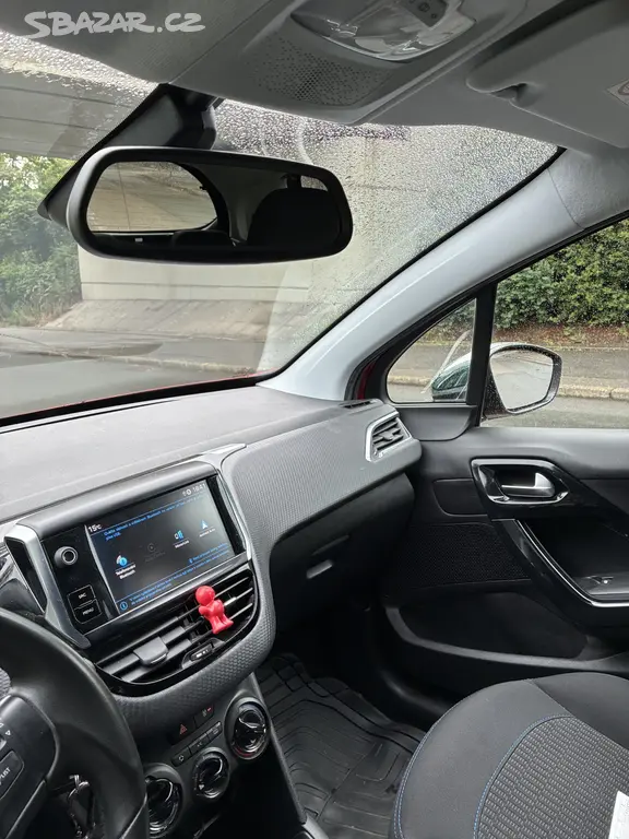 Peugeot 208 Signature 1.2 PureTech, 2019 - fotka 6