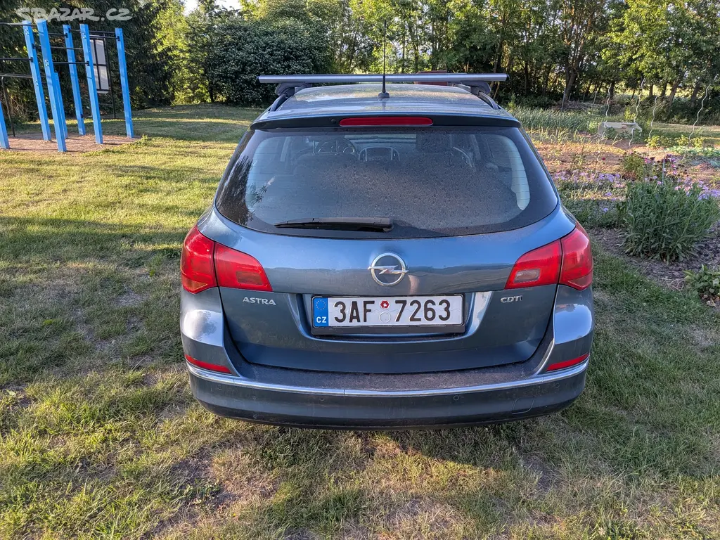 Prodám Opel Astra ST J 1.7cdti 81kw r.v.2013 - fotka 5