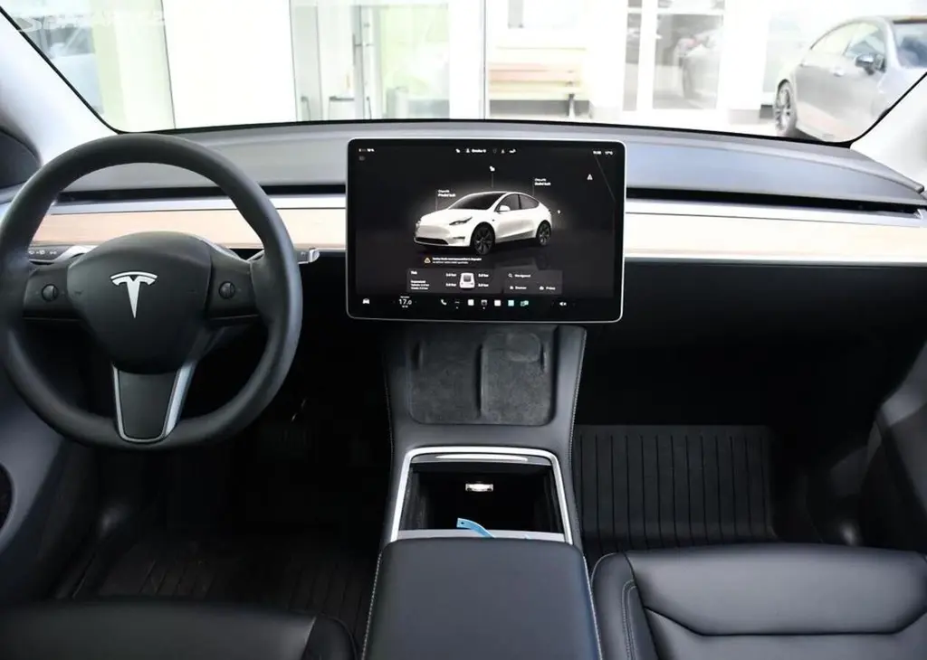 Tesla Model Y LONG RANGE DUAL MOTOR AWD - fotka 4