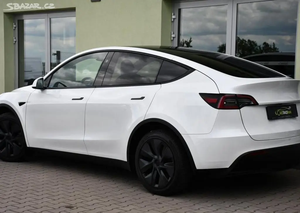 Tesla Model Y LONG RANGE DUAL MOTOR AWD - fotka 3