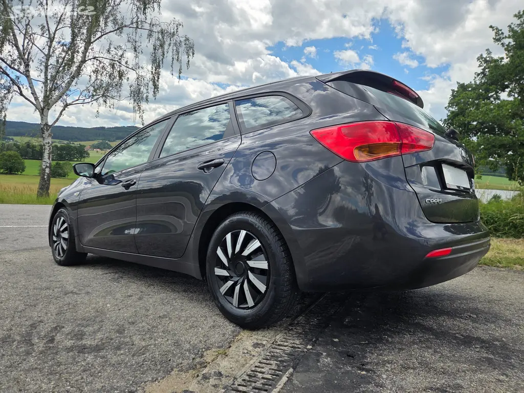 KIA CEED - KUP ČR - 1.6(BENZÍN) - 2018 - 143tis/KM - fotka 3