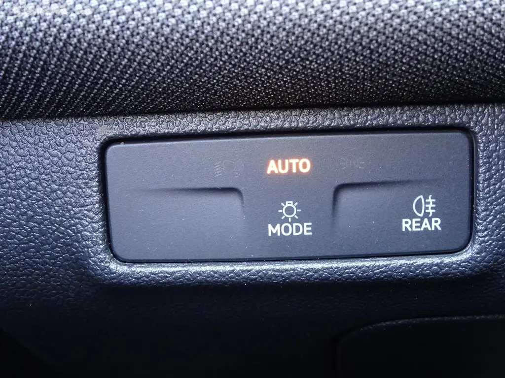 Volkswagen T-Roc, 1,5eTSi /85kW DSG Trend - fotka 6
