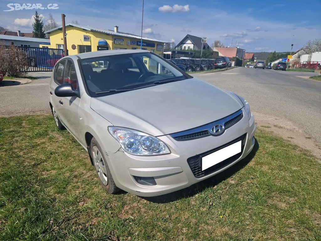 Hyundai i30 1.6 CRDi - 2009, ČR - fotka 2