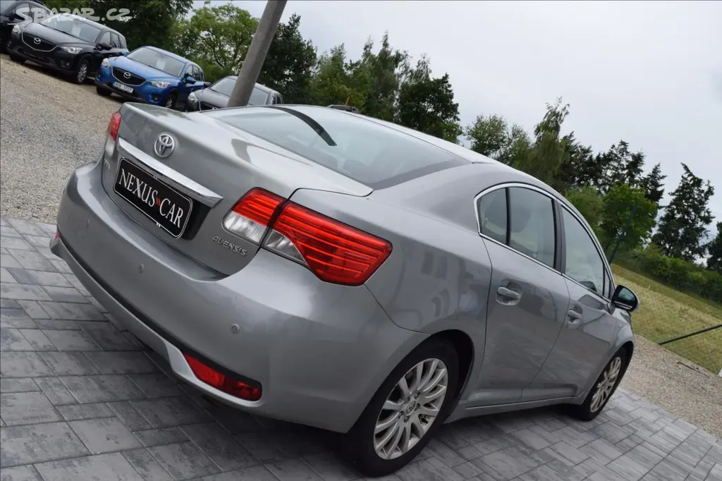 Toyota Avensis, 2,2 D-CAT 130KW NOVÉ V CZ - fotka 5