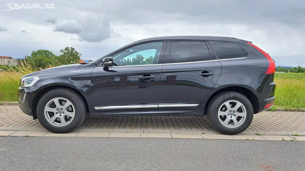 VOLVO XC60 2.4 D4 133kW AWD, MANUÁL výbava SUMMUM - fotka 2