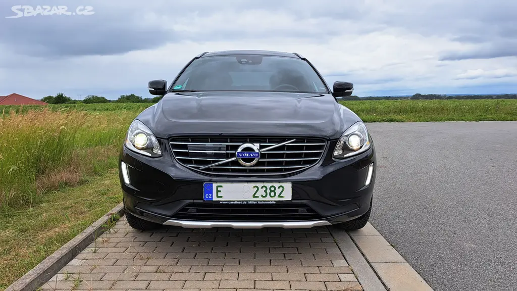 VOLVO XC60 2.4 D4 133kW AWD, MANUÁL výbava SUMMUM - fotka 3