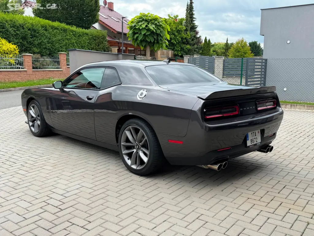 Dodge Challenger R/T 5.7 HEMI V8 375 HP, 2021 - fotka 5