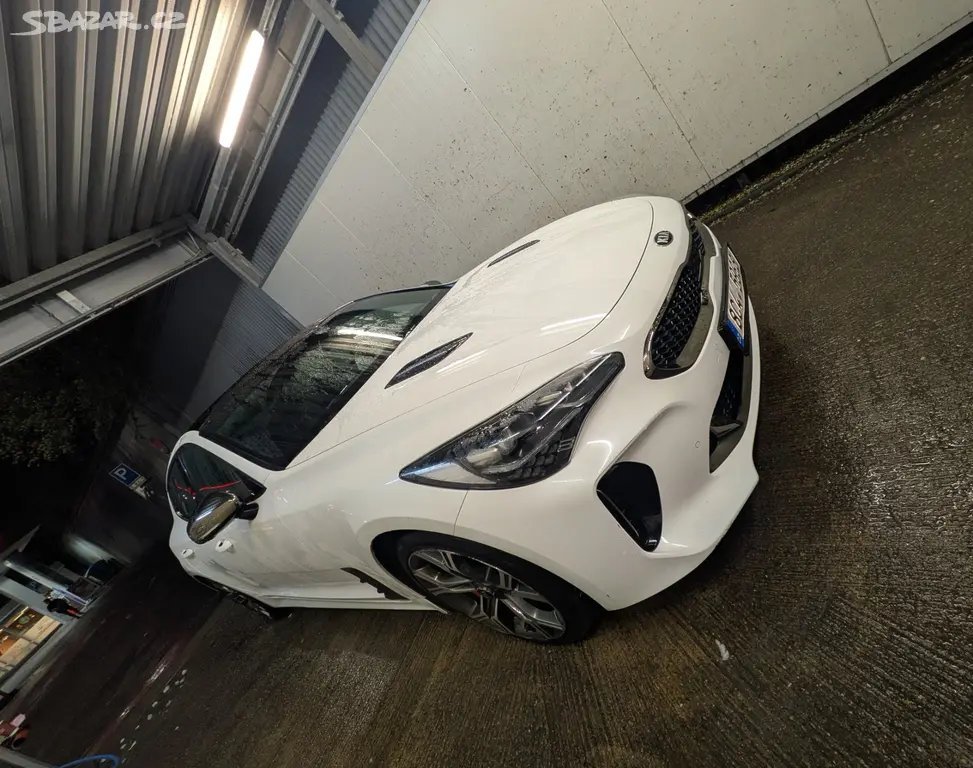 KIA Stinger 3.3 V6 T-GDI GT