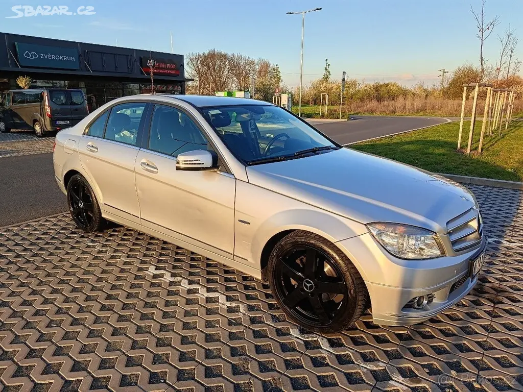 Mercedes-Benz Třídy C 2,2 200 - fotka 2