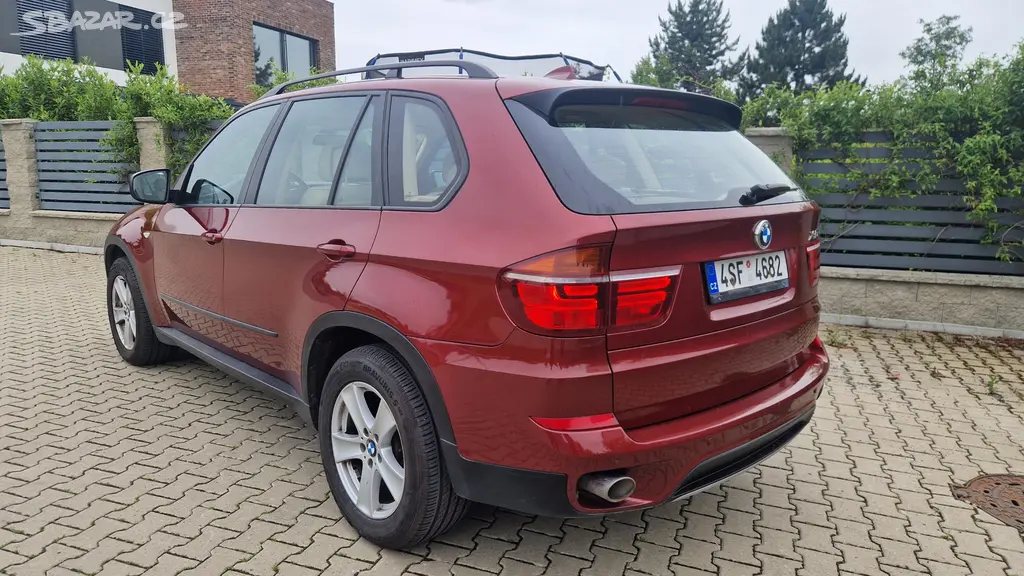 BMW X5 3,0xD-2010-1.MAJ.-ČR-7MÍST-KŮŽE,PRAV.SERVIS - fotka 3