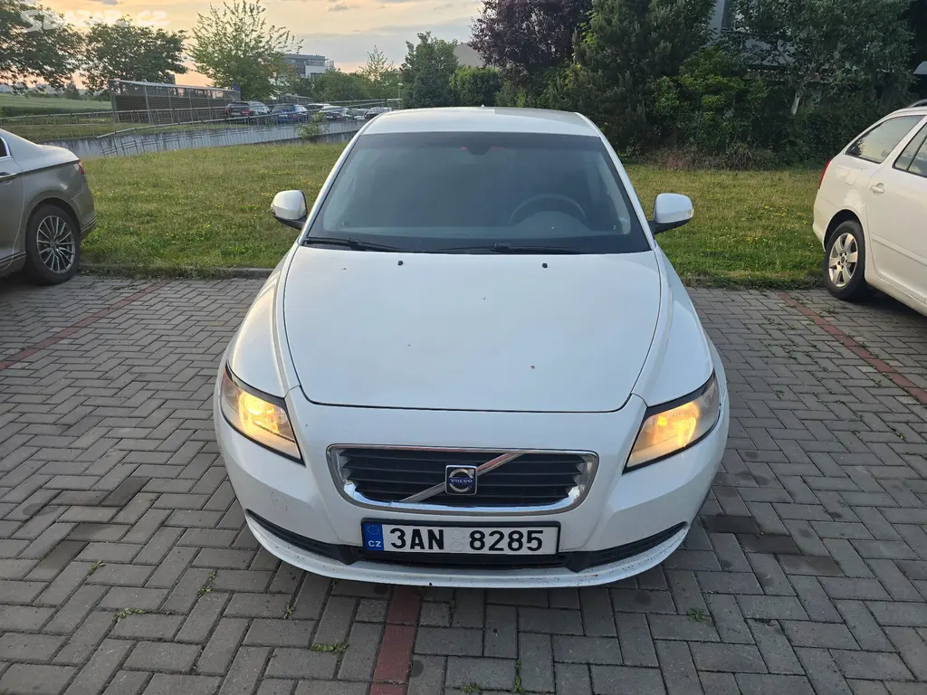Volvo S40 1.6D DRIVe, r.v. 2009, Nová STK. - fotka 3