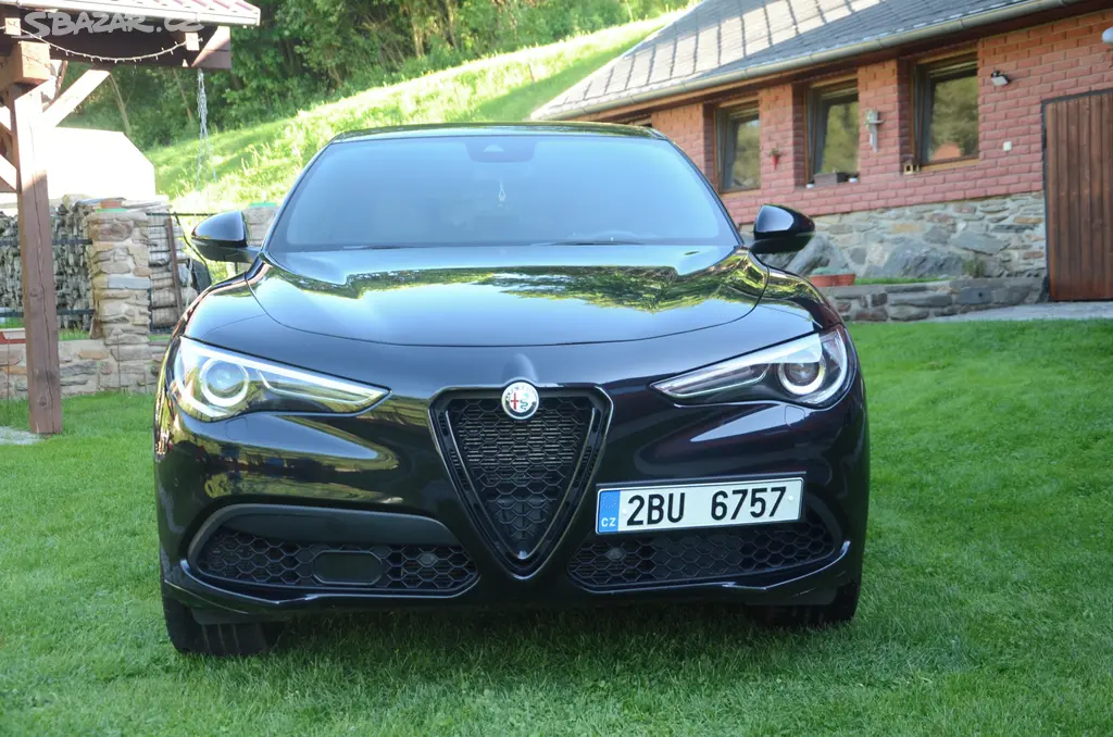 Alfa Romeo Stelvio Veloce 2.0 GME 280k 2021 - fotka 2