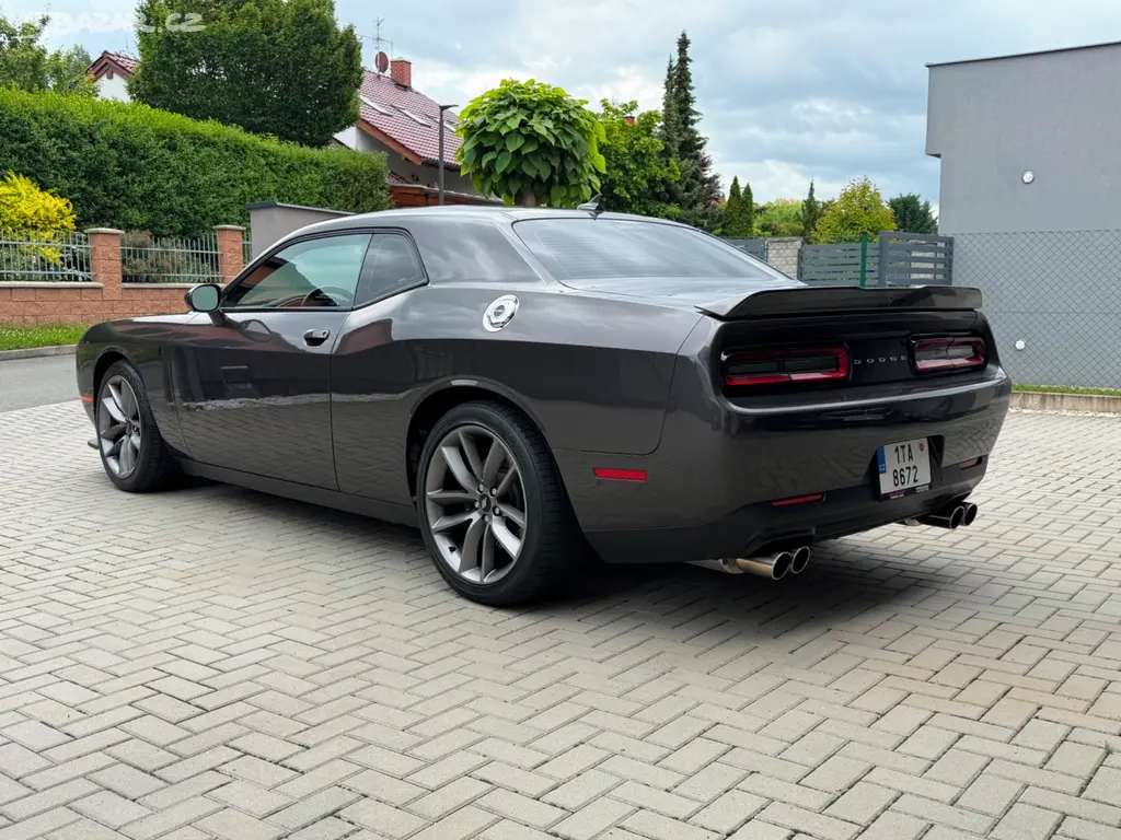 Dodge Challenger R/T 5.7 HEMI V8 375 HP, 2021 - fotka 6