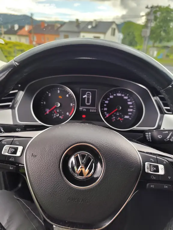 VOLKSWAGEN Passat B8 2,0Tdi 110Kw 2015 - fotka 6