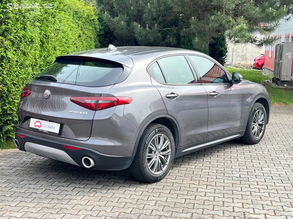 Alfa Romeo Stelvio 2,2 JtDm Q4 EXECUTIVE - fotka 5