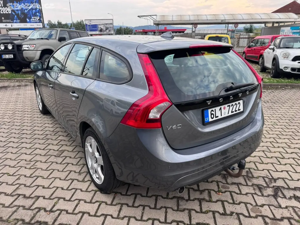 Volvo V60, D2 2,0D 88 KW TAŽNÉ - fotka 3