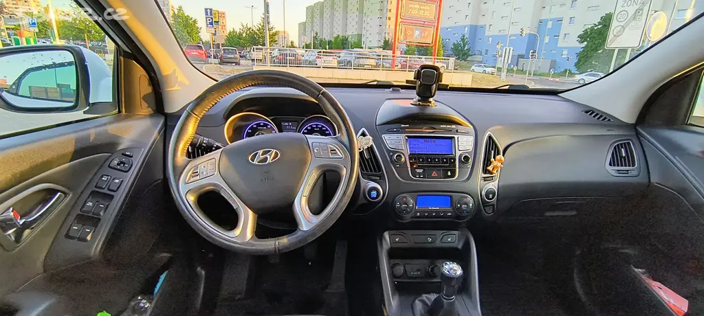 Hyundai IX35, 2.0 4x4, plná výbava + kola a z.pneu - fotka 5