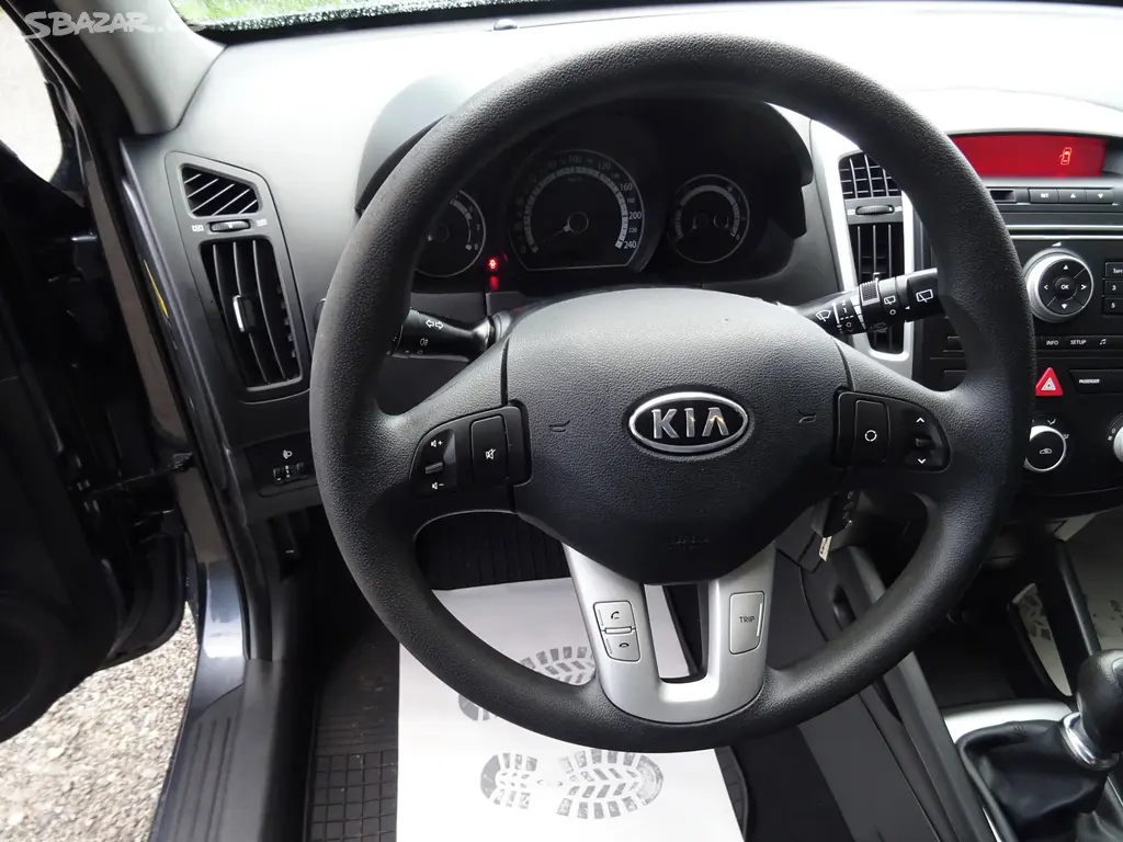 Kia Cee´d 1.4 CVVT 66kW 1x maj. 2x kola, klima - fotka 6