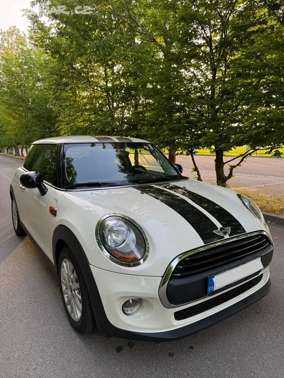 MINI Cooper One 1.2, 55 kW, 2016 - fotka 2