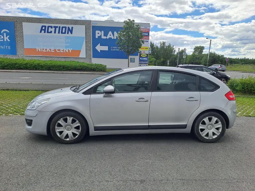 Citroën C4, 1.4i ČR 2.MAJ PĚKNÉ,SPOLEHLIVÉ - fotka 4