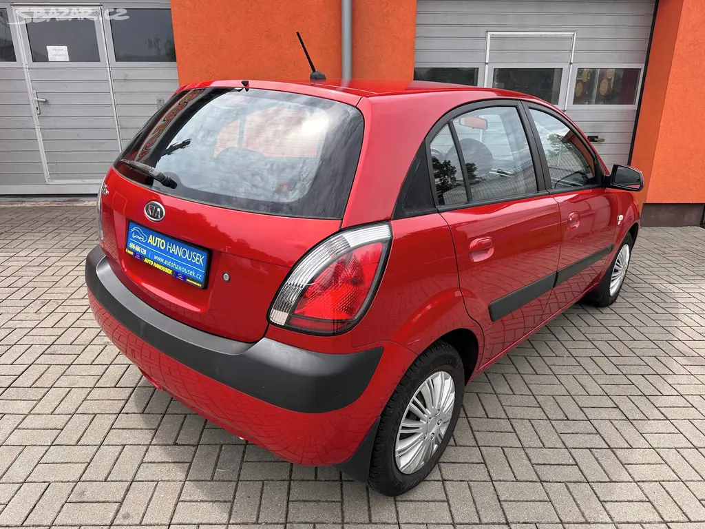 Kia Rio, 1.4i 71KW klima ČR,2.maj. - fotka 2