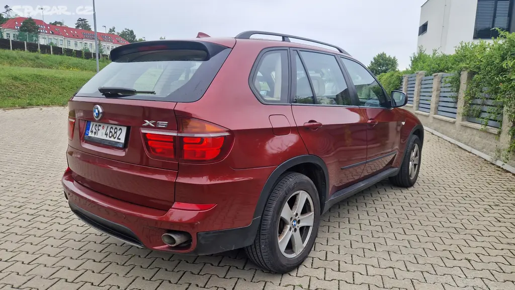 BMW X5 3,0xD-2010-1.MAJ.-ČR-7MÍST-KŮŽE,PRAV.SERVIS - fotka 4